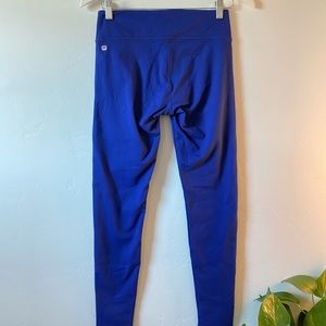 FABLETICS • cobalt blue leggings with slits